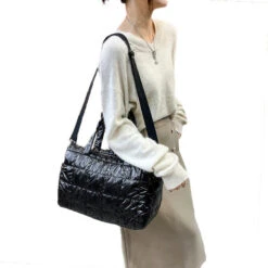 Gloria Sac Bandoulière Matelassé -Looqita sa bandouliere matelasse Gloria noir porte